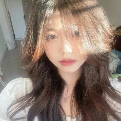 戴红头巾的女孩